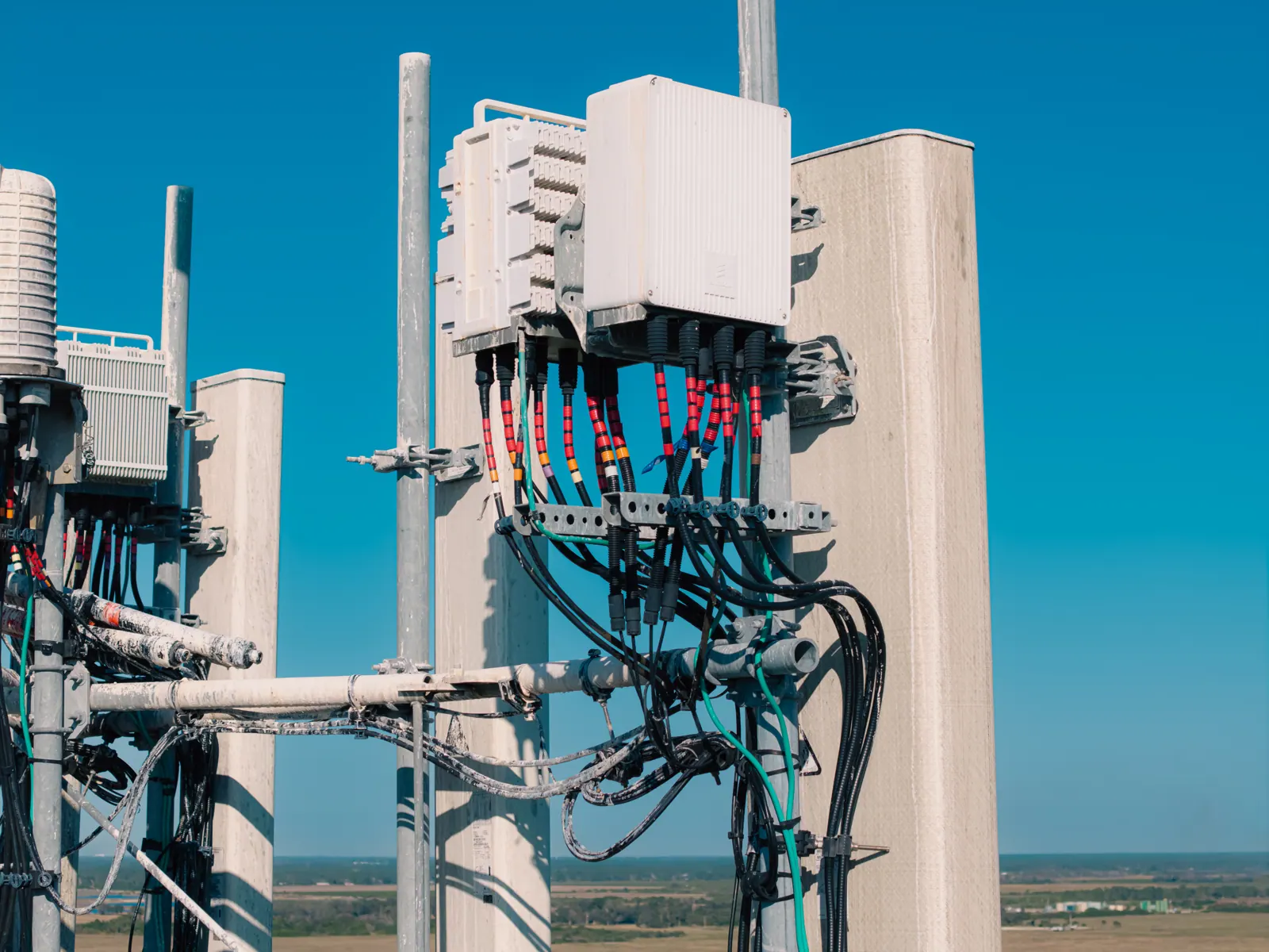 Inspection imagery, Antenna and cabling · close range